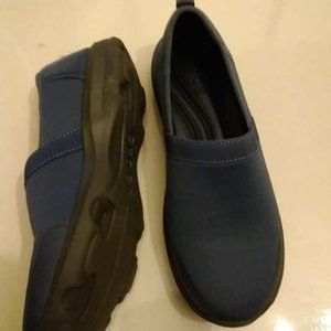 Crocs Women's Duet Busy Day 2.0 Satya Flat Shoes Sz 8